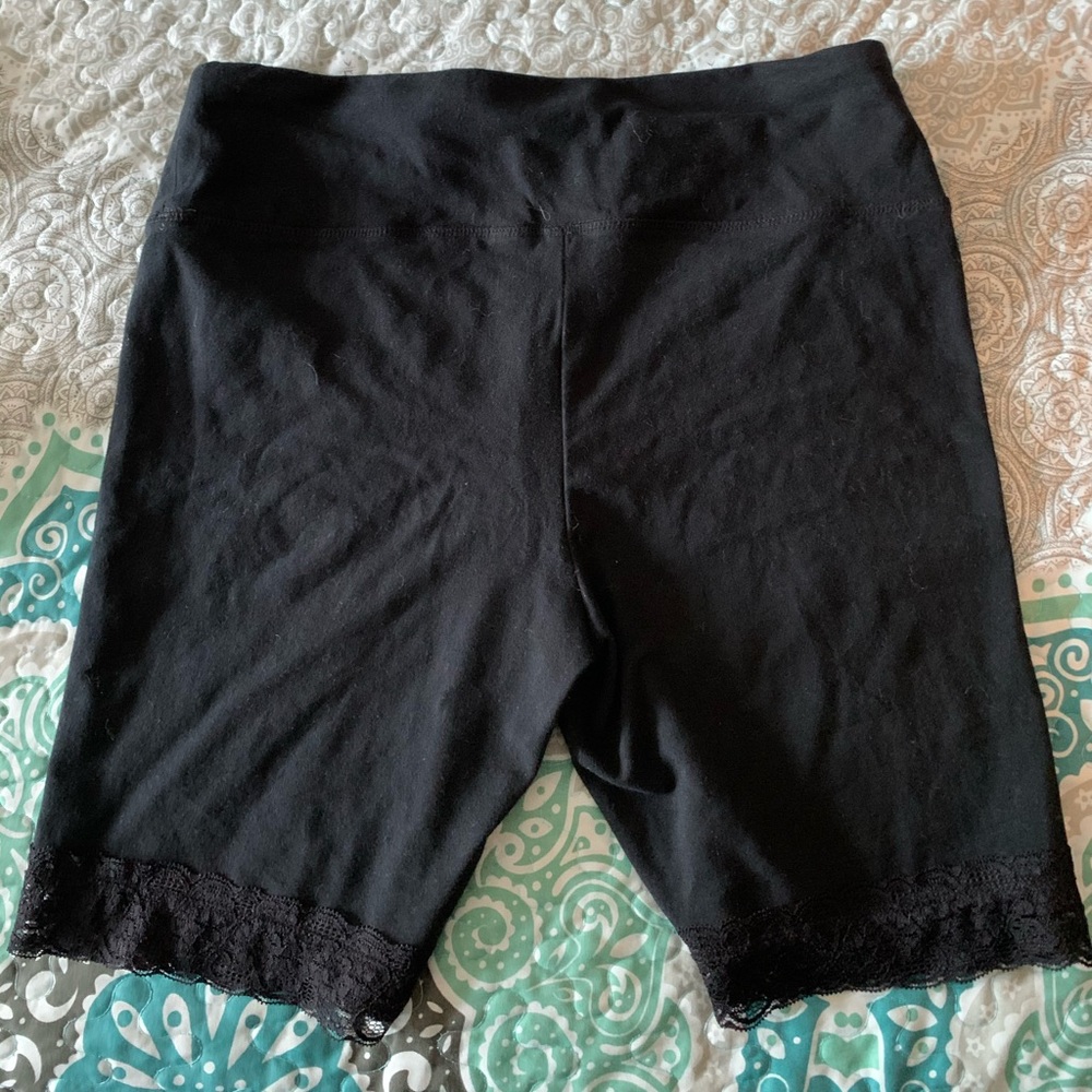 Biker shorts with lace